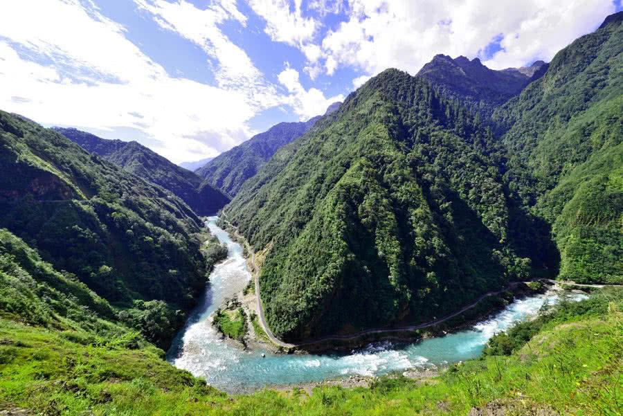 抗凝冻 保民生丨大方多部门联动持续开展除雪融冰作业